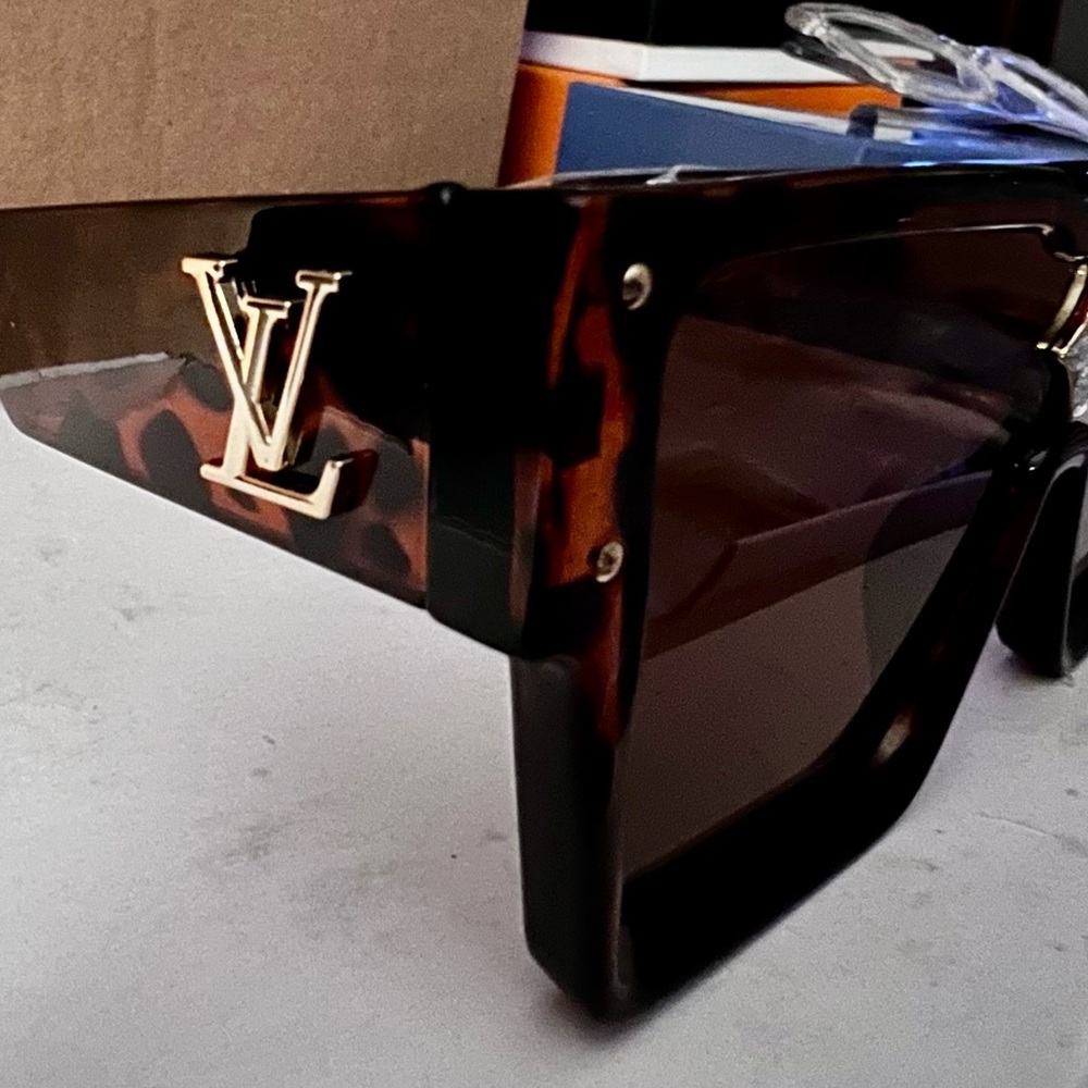 Stylish Tortoiseshell Brown Shield Sunglasses wit… - image 4